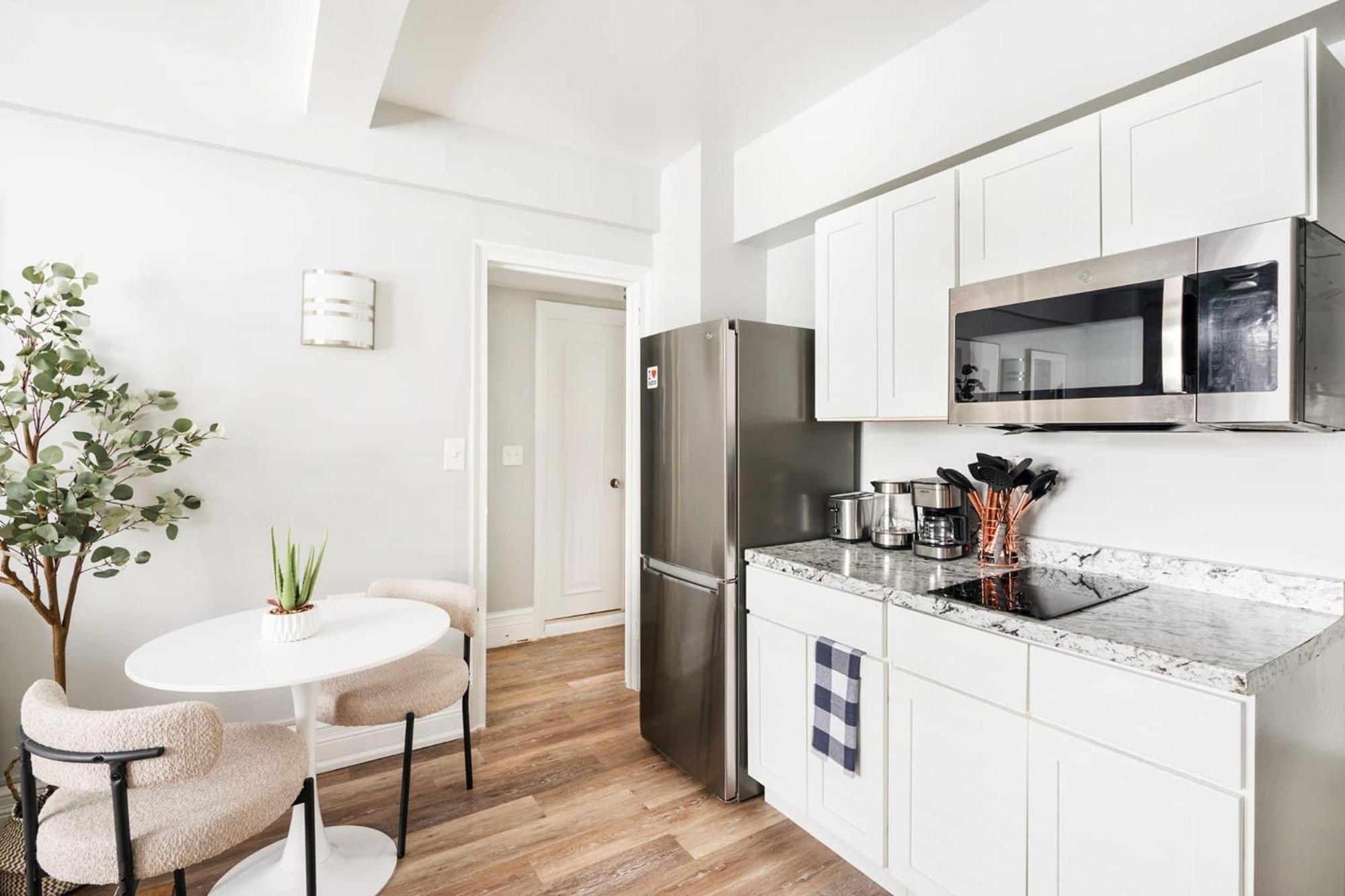 73-806 New 1br 1bth Uws Doorman Gym New York